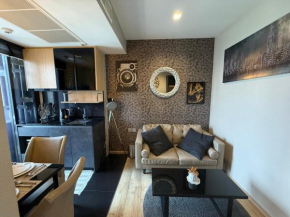 Riverside Skyline Views and Premium Amenities
